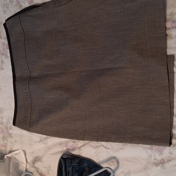 Dress suit skirt - Picture 3 of 4